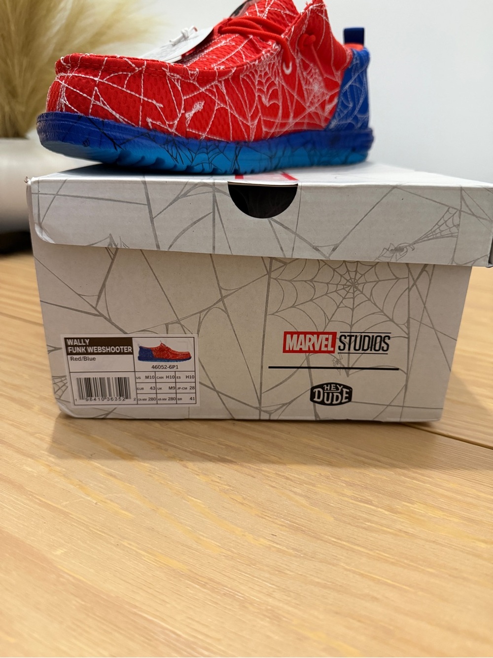 Hey Dude x Marvel Studio - Picture 8 of 9